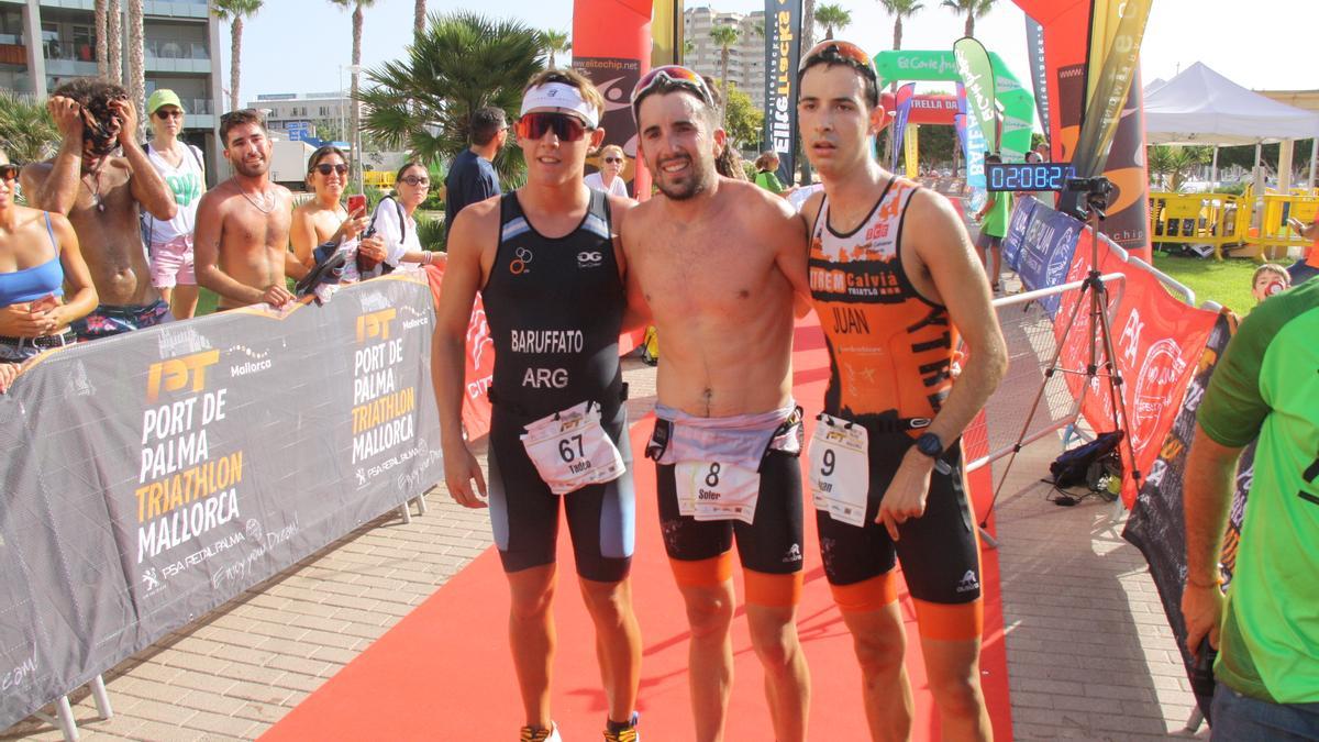 Los tres primeros clasificados en categoría masculina del Triatlón Port de Palma