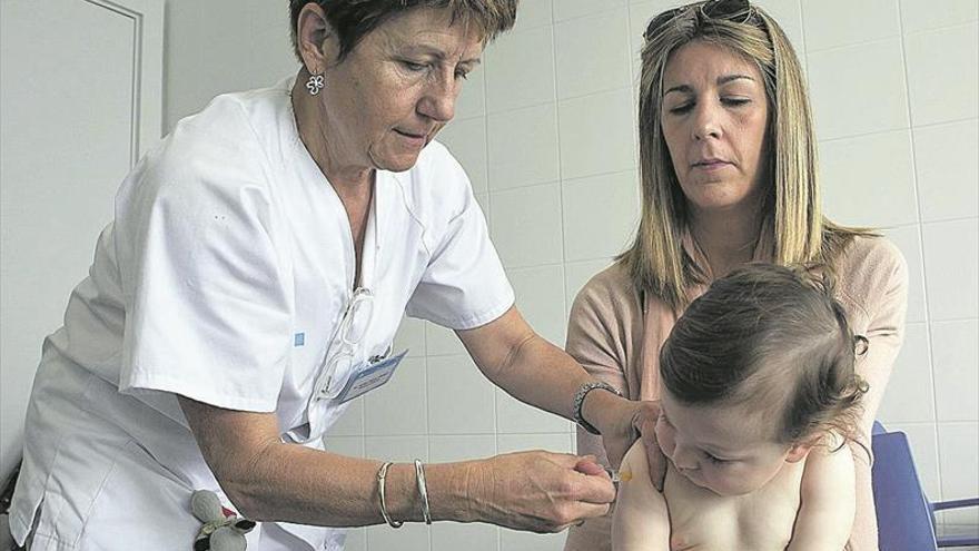 Malestar por el pago de la nueva vacuna de la meningitis en bebés