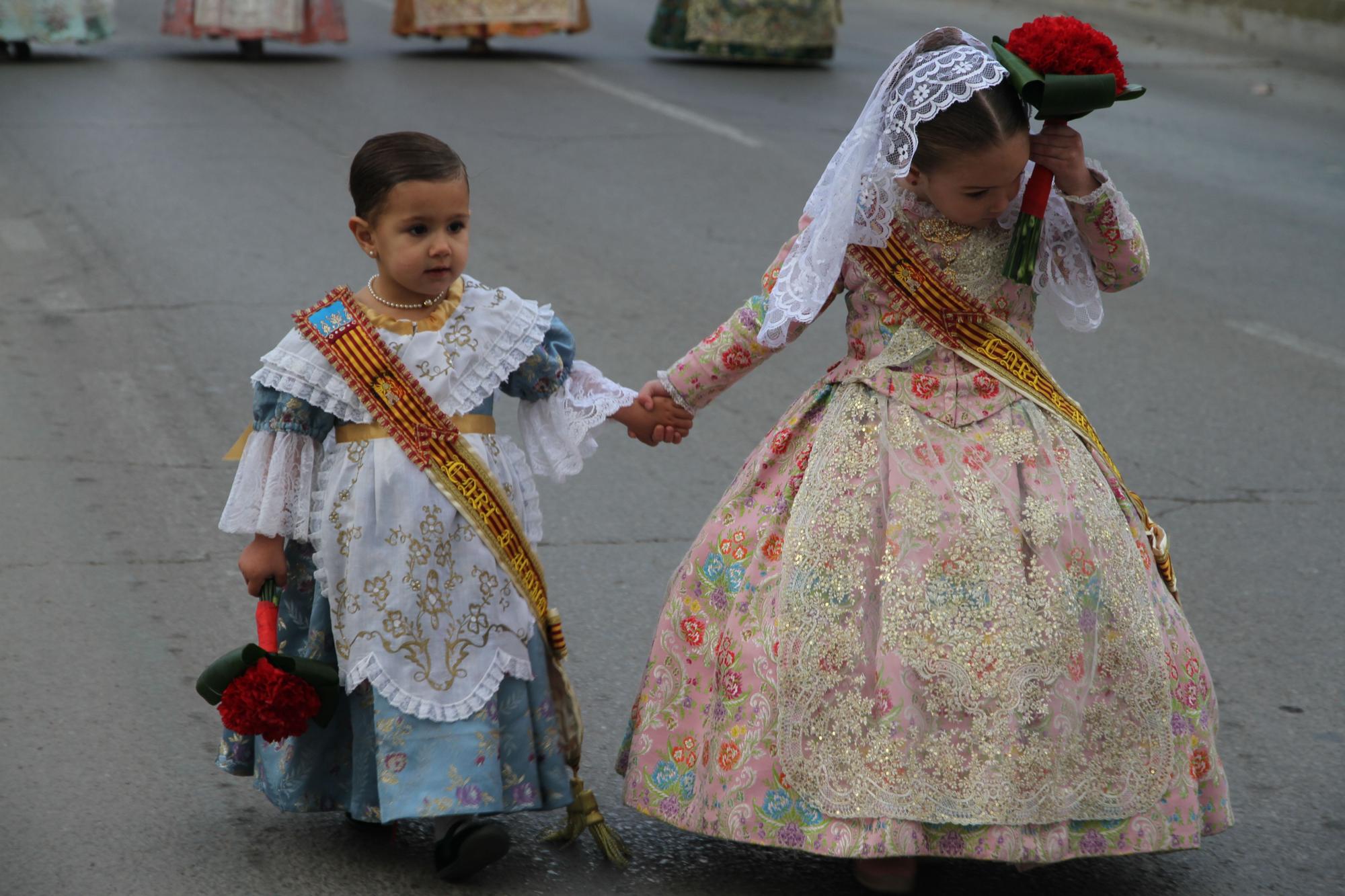 Emotiva y participativa ofrenda en las Fallas de la Vall