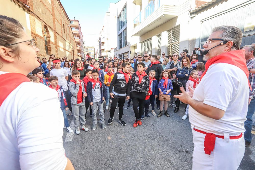 Toros "bravos" y carreras con el San Fermín infantil en de las fiestas patronales de Torrevieja