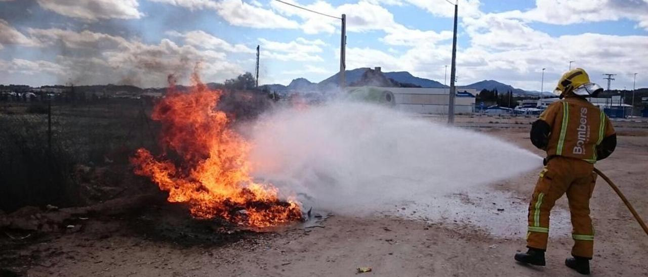 Los incendios de contenedores se duplican y causan 93.000 € de pérdidas