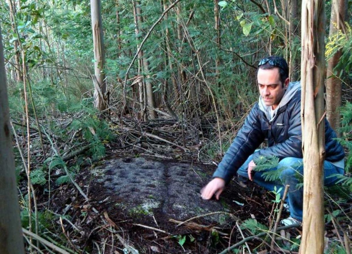 Un estradense halla nuevos petroglifos en Cuntis