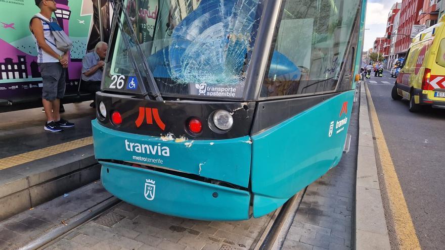 Atropellada una mujer por el tranvía en La Laguna