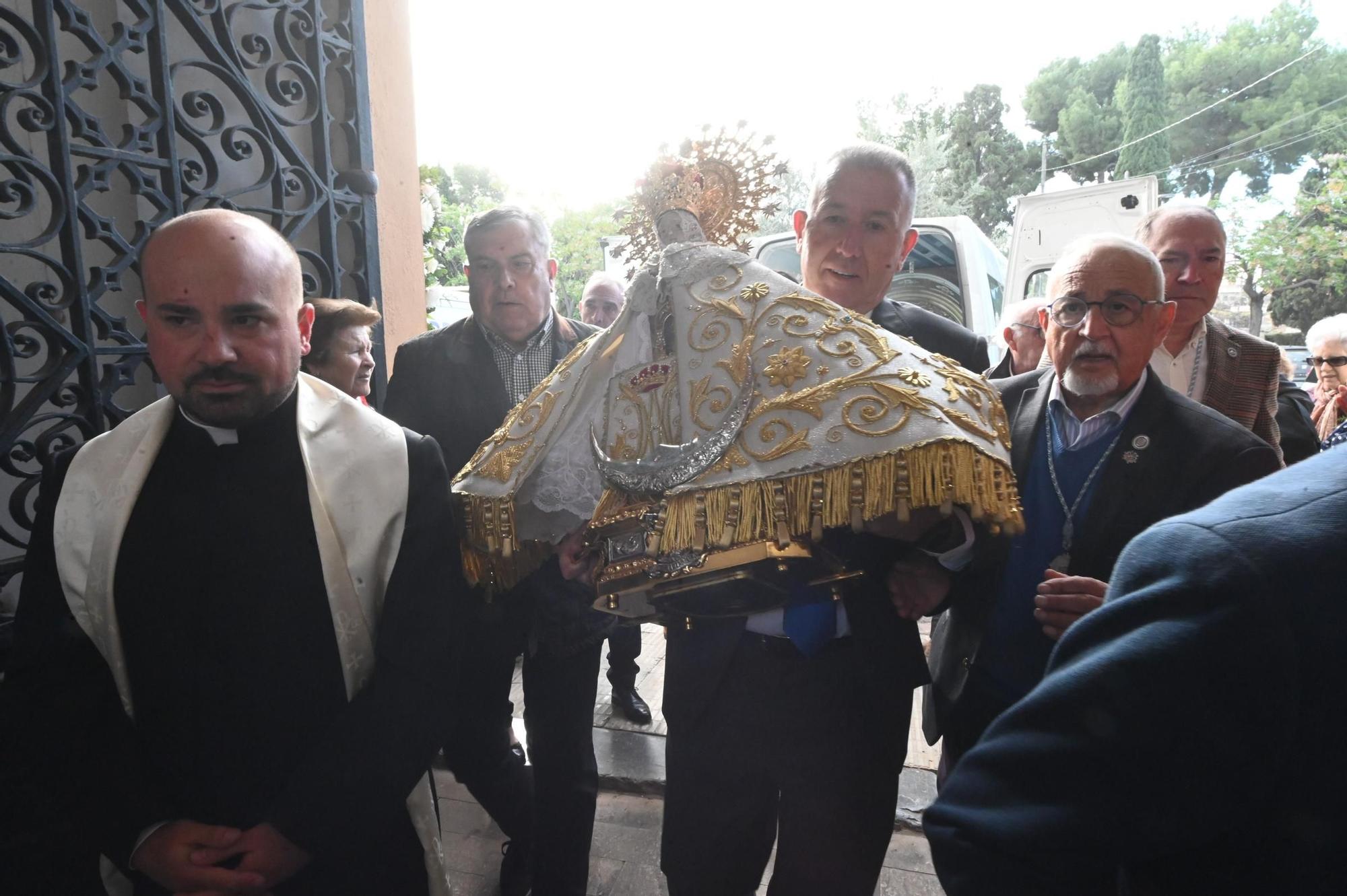 Galería de imágenes: La Lledonera bendice el cementerio de San José y la iglesia de El Salvador