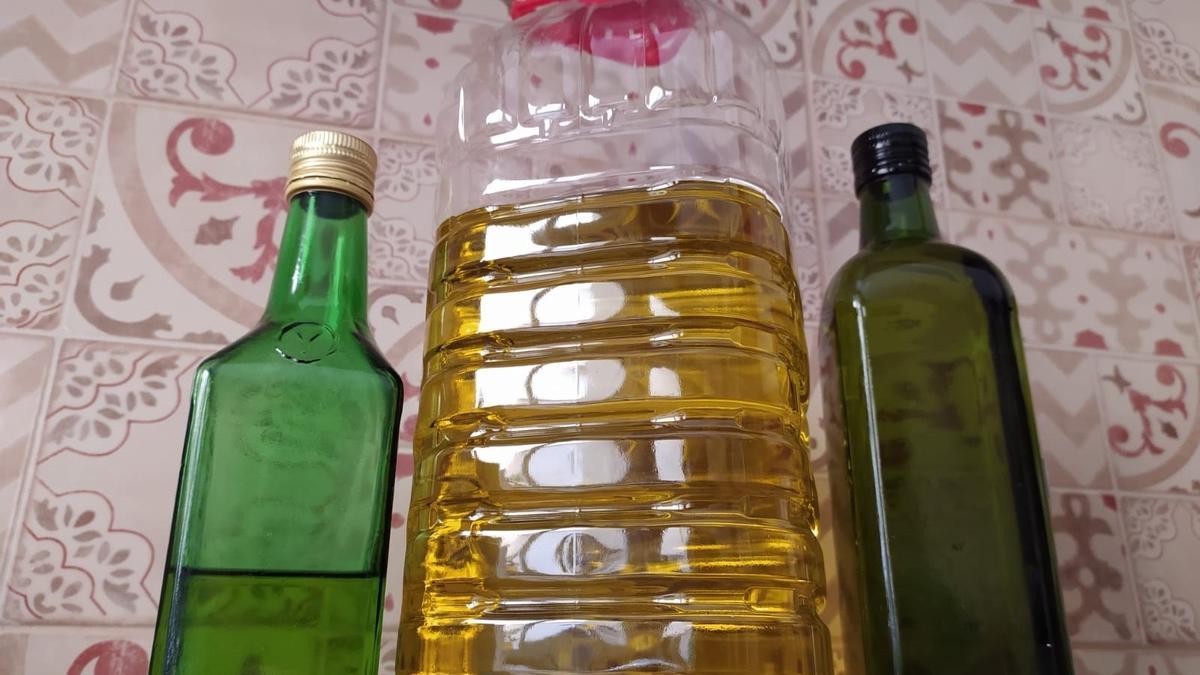 Imagen de archivo de aceite de oliva.