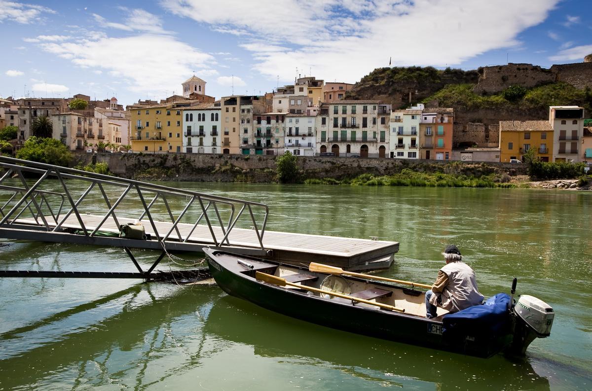 Els bombers busquen un home de 32 anys que ha caigut al riu Ebre a l’altura de Móra d’Ebre