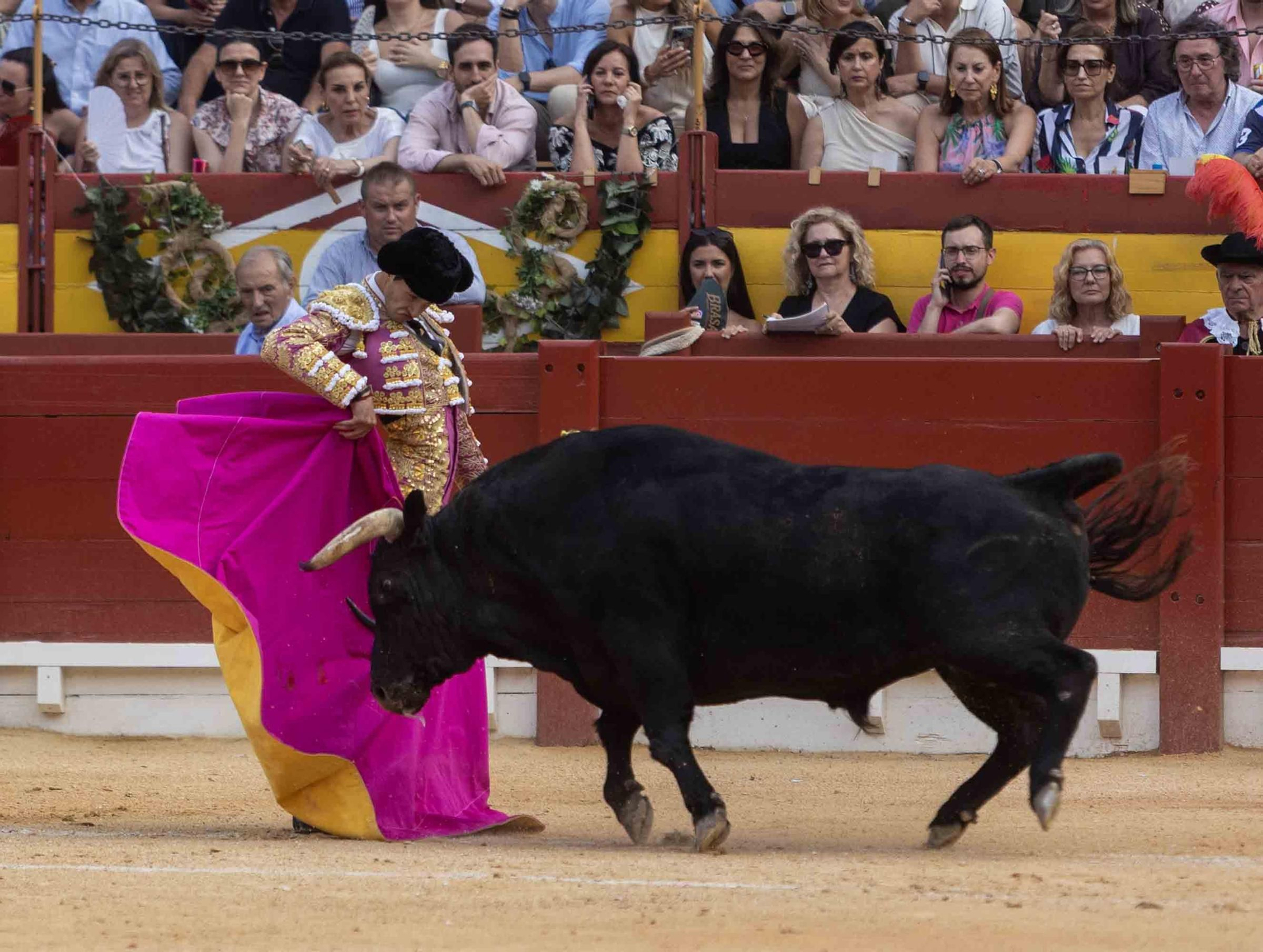 Manzanares, Roca Rey y Navalón no defraudan en la Feria de Hogueras 2025