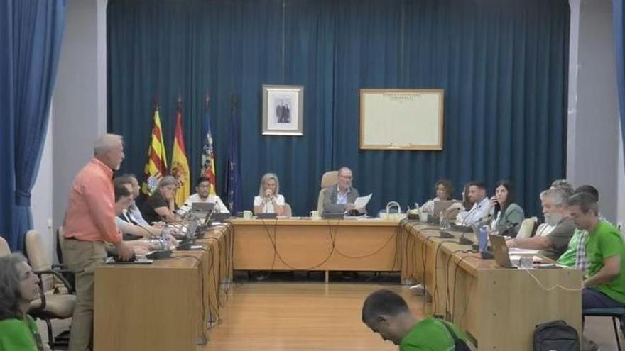El pleno de El Campello se cancela a los 13 minutos por un problema técnico: "Se acabó"