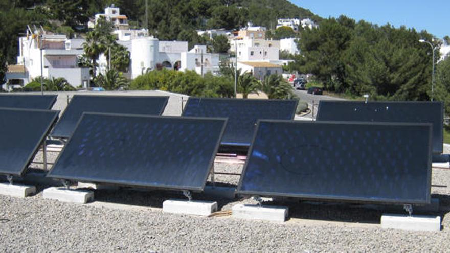 El Gobierno ha penalizado la instalación de energía fotovoltaica en las islas.