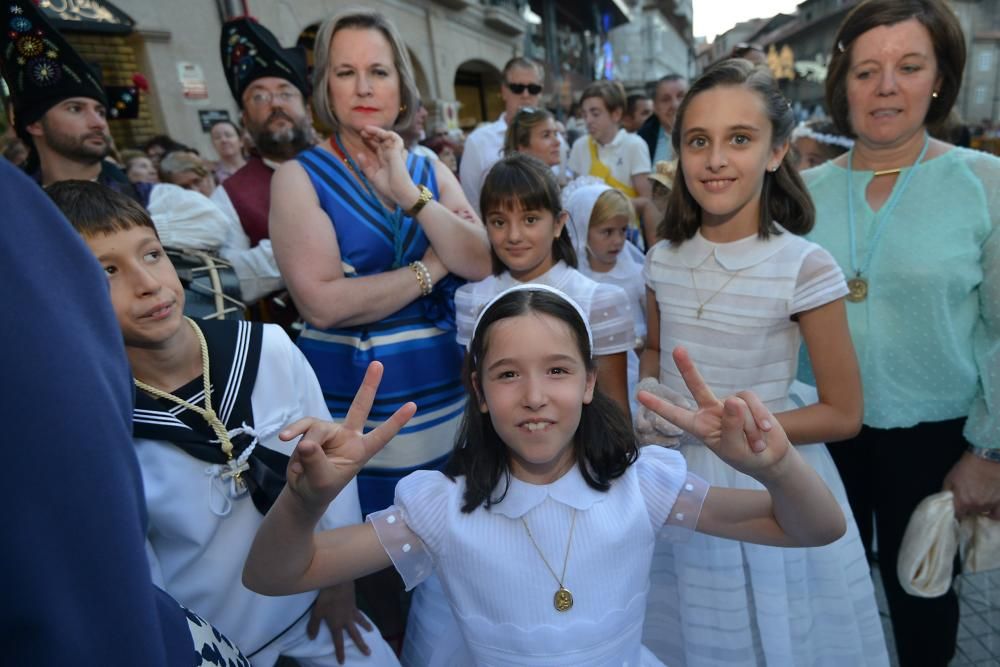 La imagen de la patrona de la provincia recorrió las calles del centro arropada por cientos de personas.