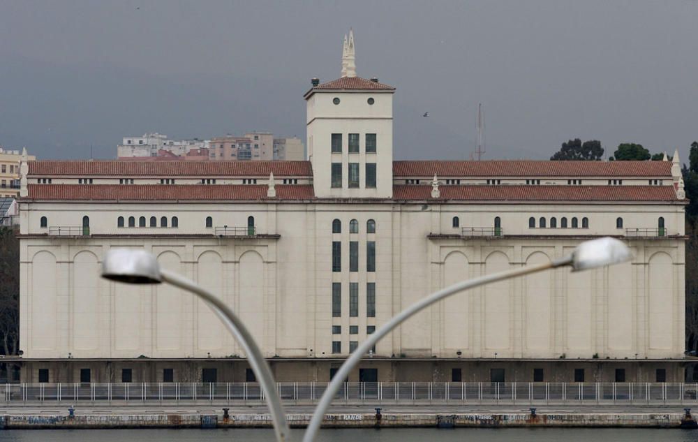 En las dos últimas décadas, el Puerto de Málaga ha sufrido un importante cambio con la construcción del Palmeral de las Sorpresas, la nueva terminal de cruceros o la llegada del Pompidou