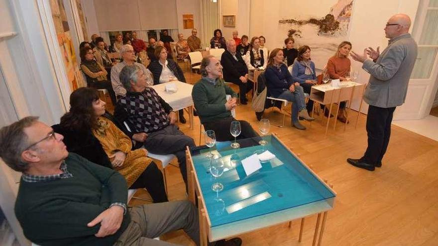 Participantes, ayer en la sala Nemonon, en las Xornadas de Cinema, Viño e Cultura. // Gustavo Santos