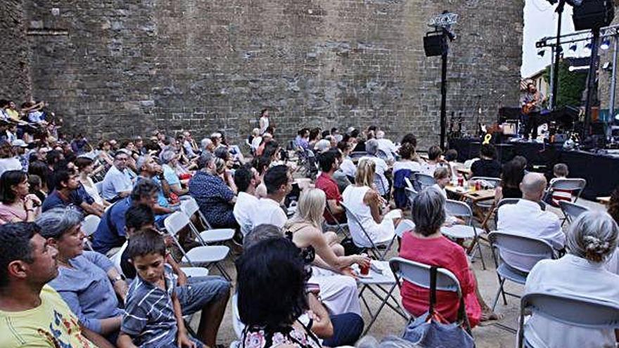 L&#039;Emergent celebra 15 anys de plaça en plaça