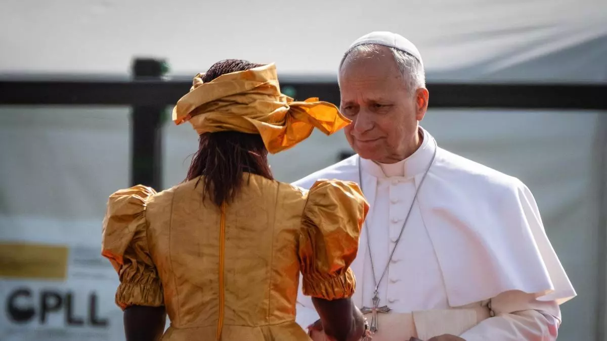 Visita del papa León XIV al centro de acogida Las Raíces: Un amor que no sabe de fronteras