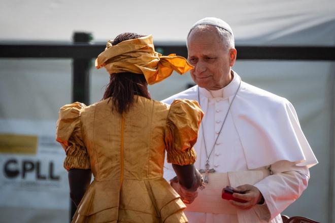 Así ha sido el encuentro del papa León XIV con migrantes de Las Raíces