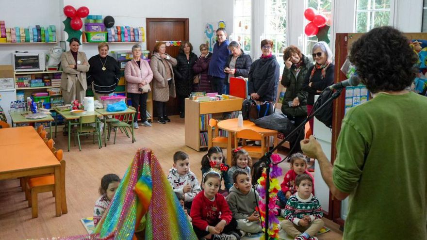 Espectáculo de Xoán Curiel en las unitarias de Paderne