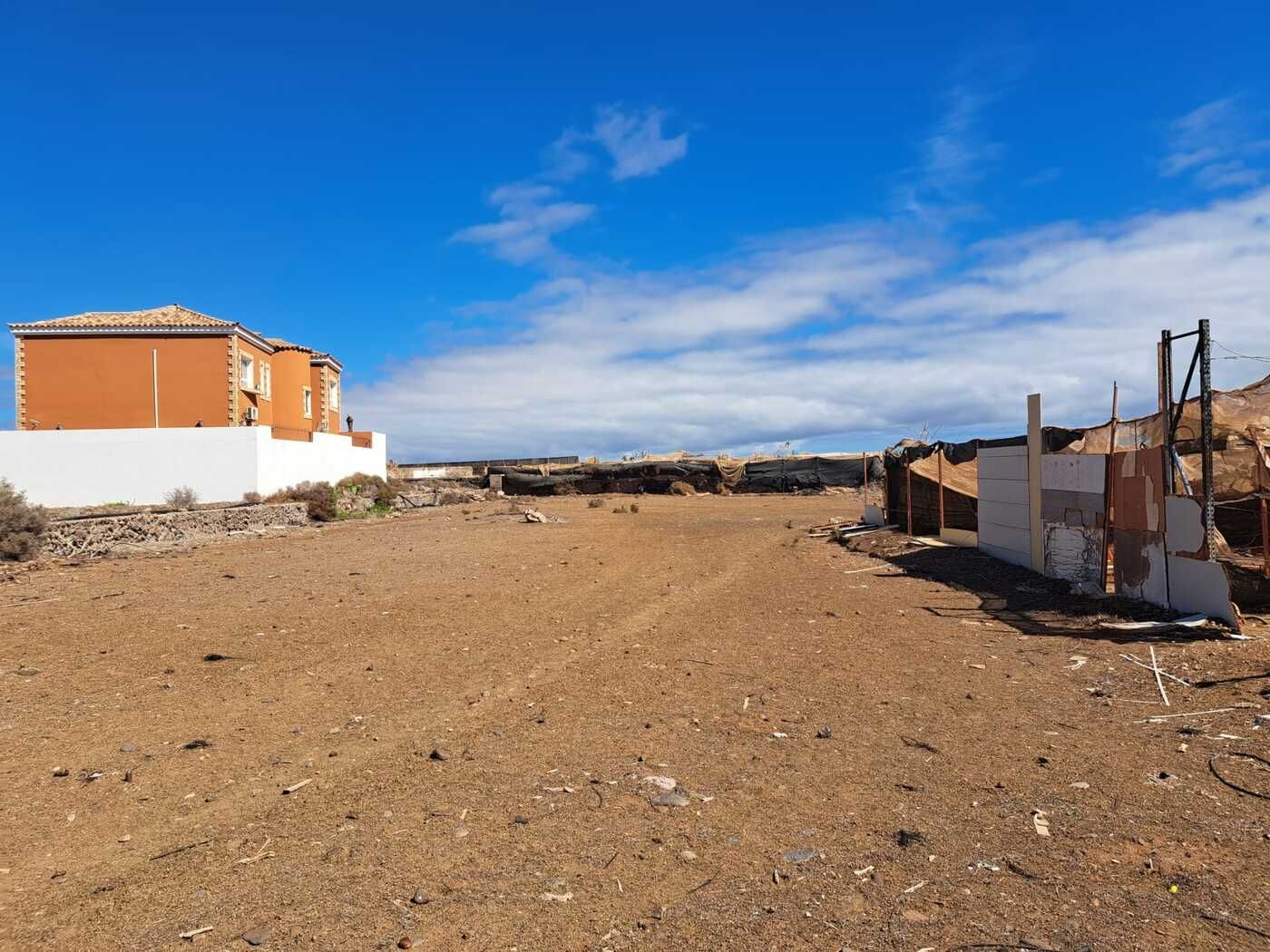 Vertidos ilegales en la urbanización Oasis de Vargas, en Agüimes