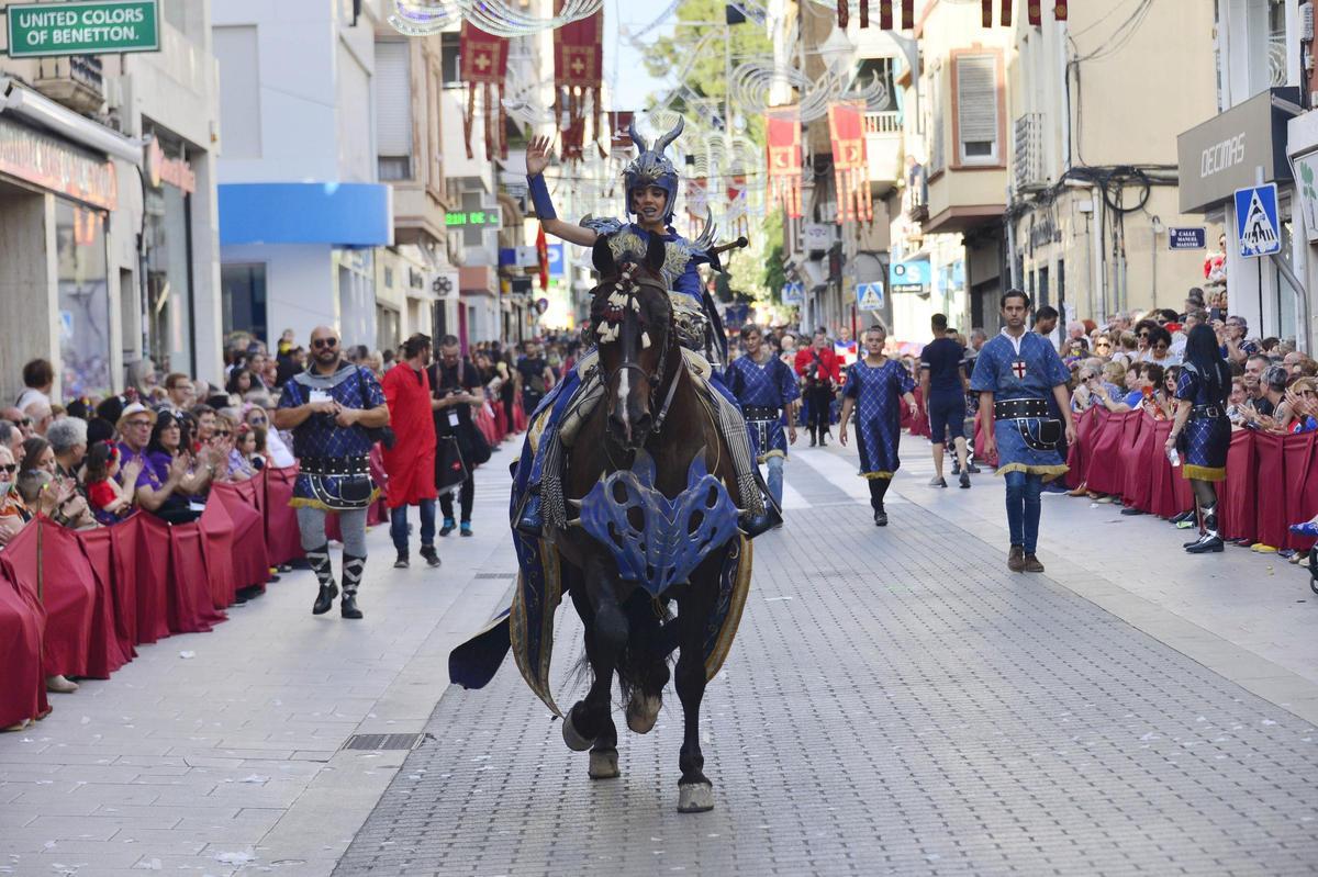 Un espectacular desfile infantil recorre las calles Un espectacular desfile infantil recorre las calles