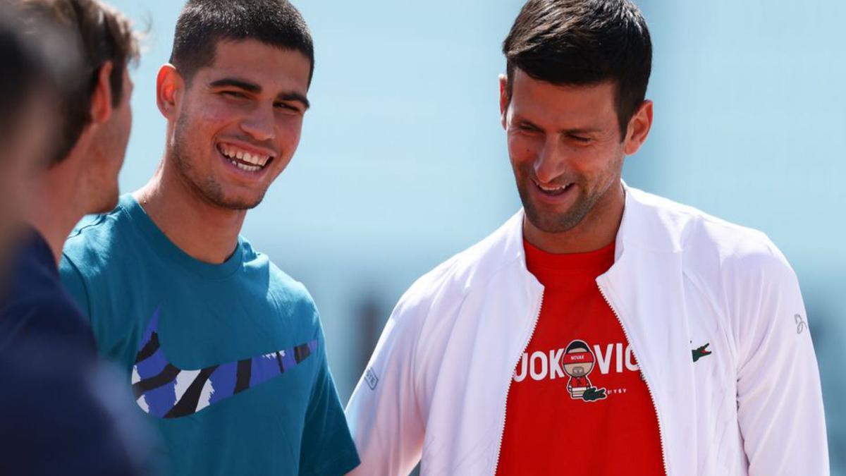 Alcaraz y Djokovic, sonrientes, ayer en Madrid. |  // EUROPA PRESS