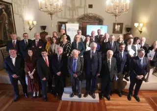 Premio a la “excelencia” en su carrera a una veintena de miembros de los colegios profesionales gallegos