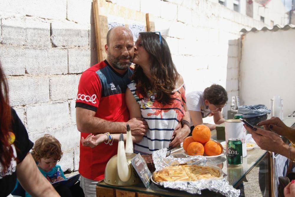 Catalanes y murcianos comparten almuerzo en las vías