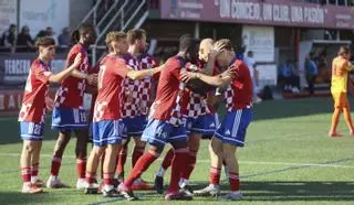 Chuchi Collado, técnico del Llanera, advierte ante la primera oportunidad de ascenso: "Aún hay que rematar la faena"
