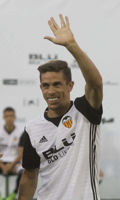 Presentación de los siete fichajes del Valencia CF