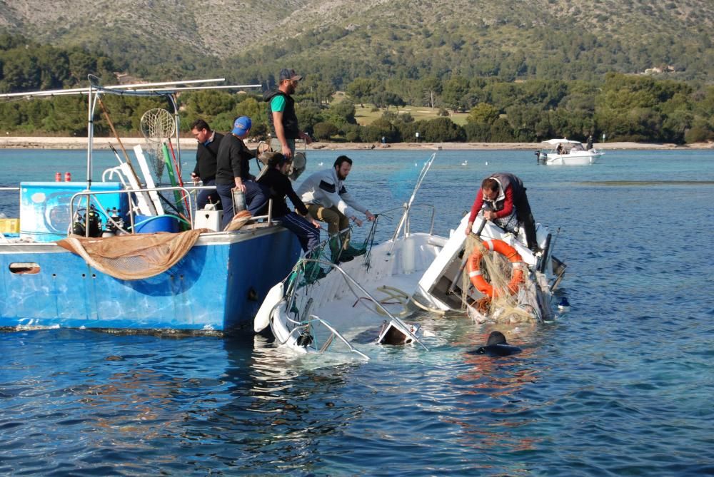 Un ferri hunde un pesquero por accidente en Mallorca