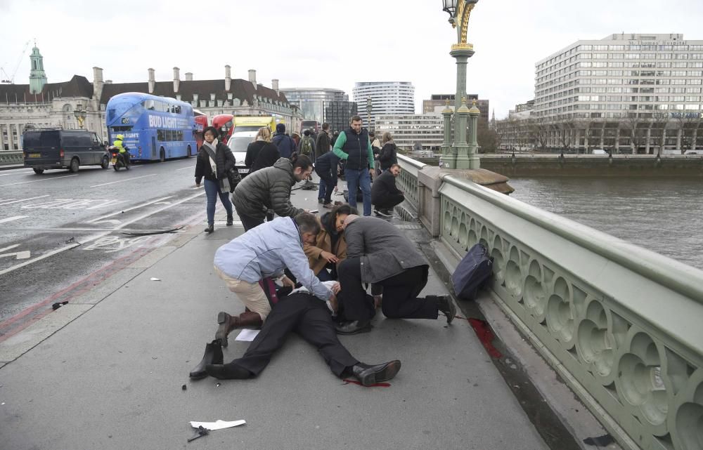 Atentado terrorista en las inmediaciones del Parlamento británico.