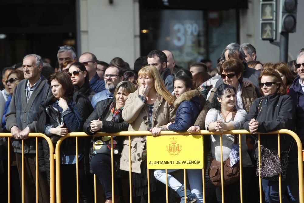 Ambientazo en la mascletà del día de la Crida