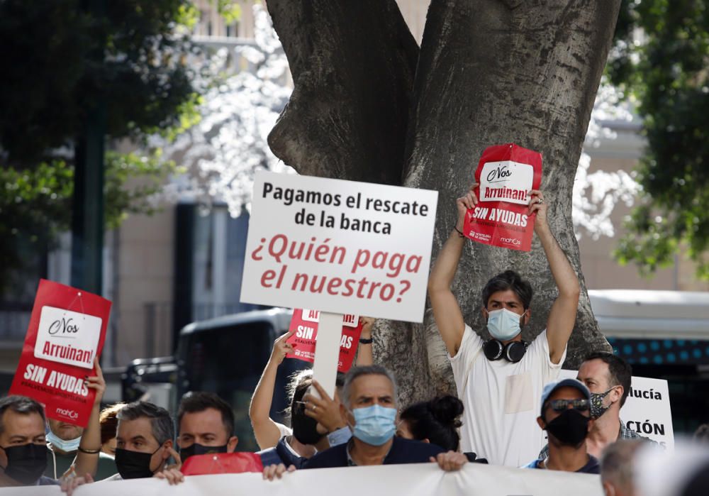 Protesta de la hostelería malagueña por las nuevas restricciones 'Sin ayudas nos arruinan"