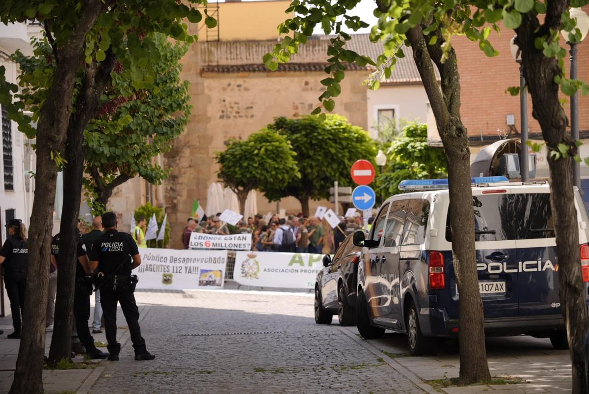 Las imágenes del pleno de la Asamblea de Extremadura en el que Gallardo ha tomado posesión como diputado