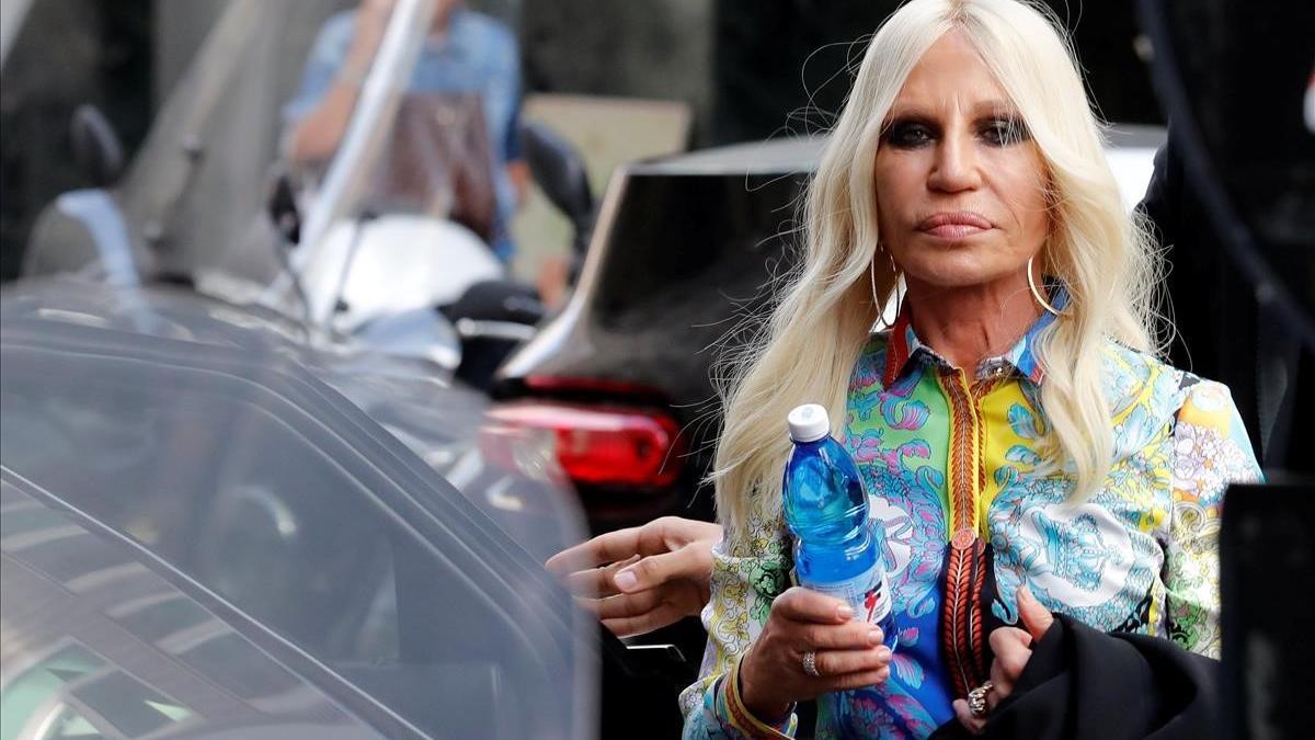 lmmarco45188471 italian designer donatella versace arrives to meet employees180925134855