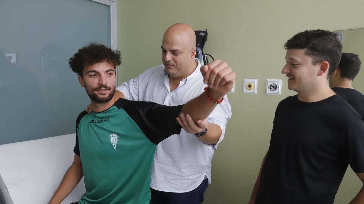 Zequi Montero, durante la ronda de reconocimientos médicos.