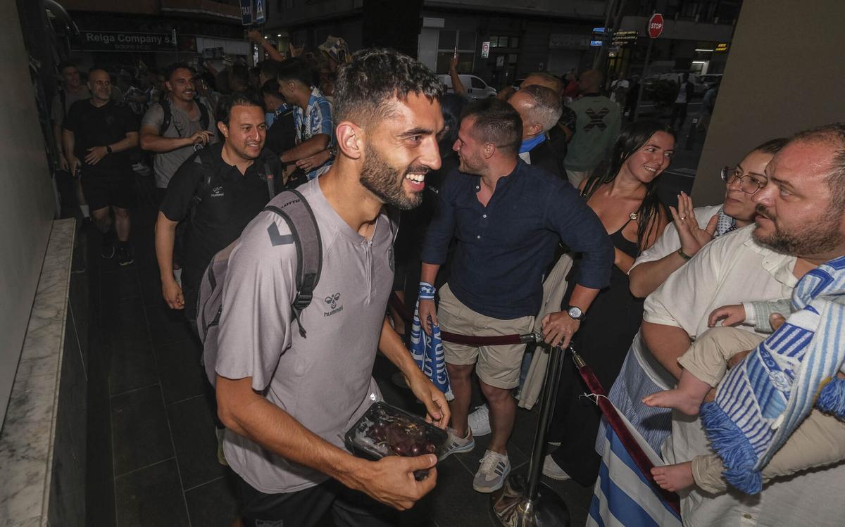 LLegada del equipo de fútbol Málaga CF al Hotel Cristina LLegada del equipo de fútbol Málaga CF al Hotel Cristina