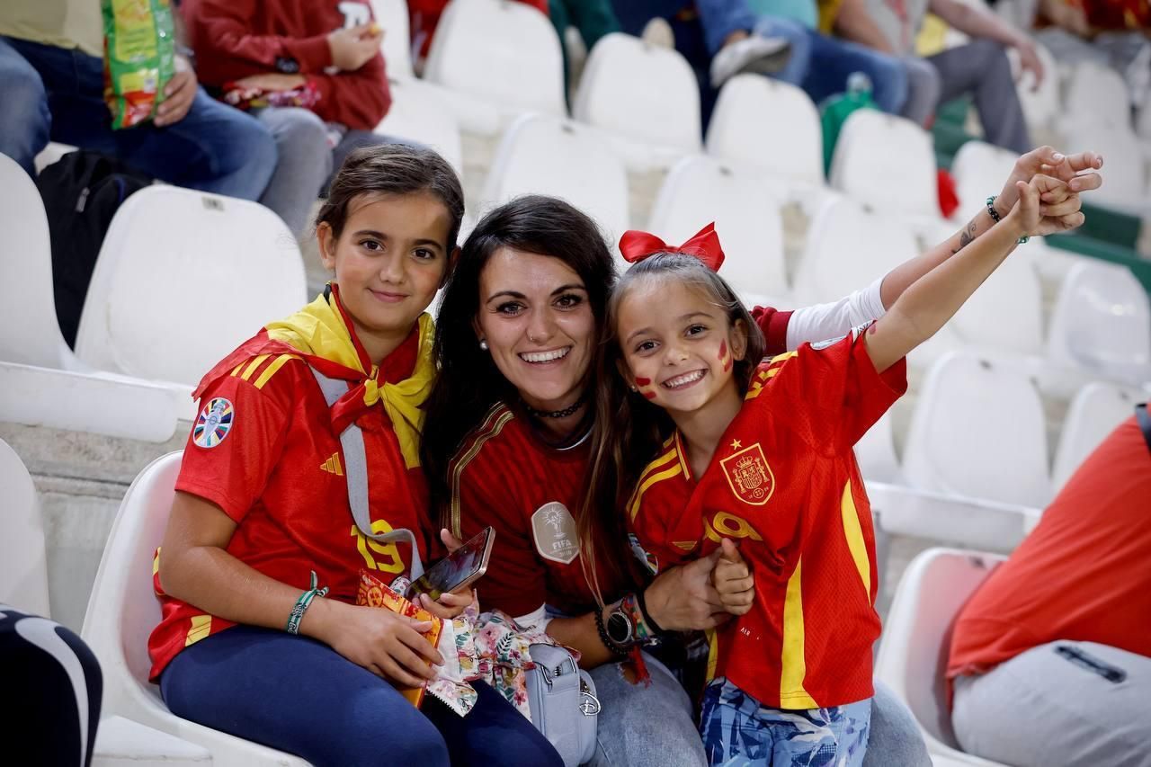 El apoyo de la afición cordobesa a la selección española, en imágenes