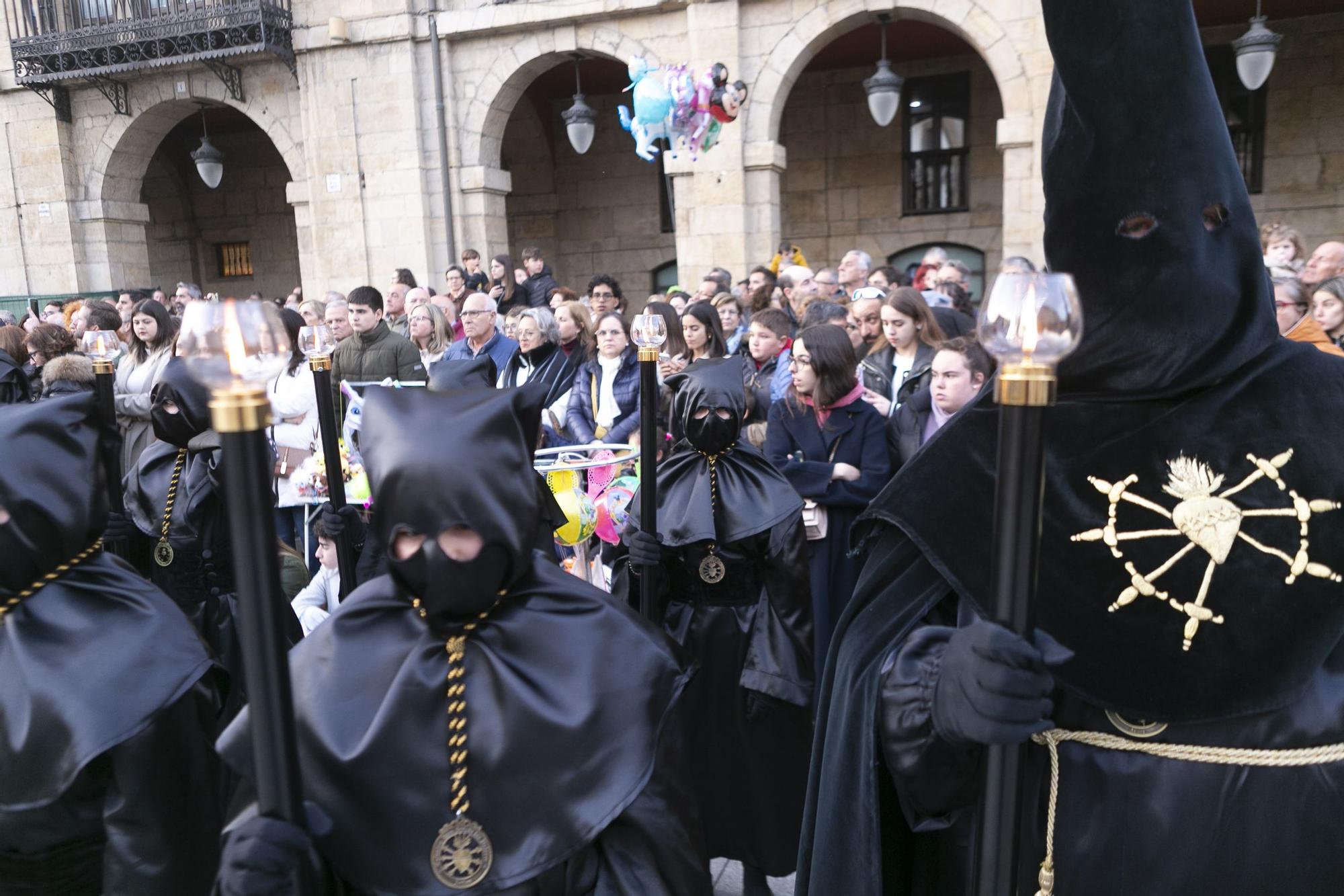 EN IMÁGENES: Así fue la procesión del Encuentro en Avilés