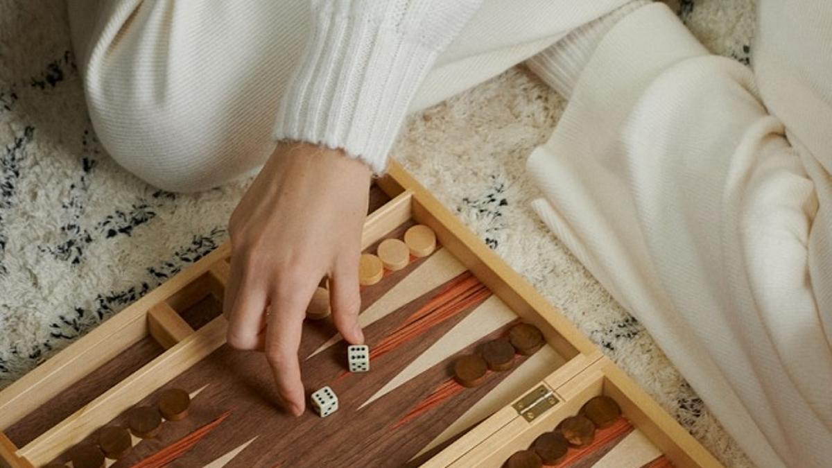 Los juegos de mesa de Inditex: maletín Backgammon de madera, de Oysho