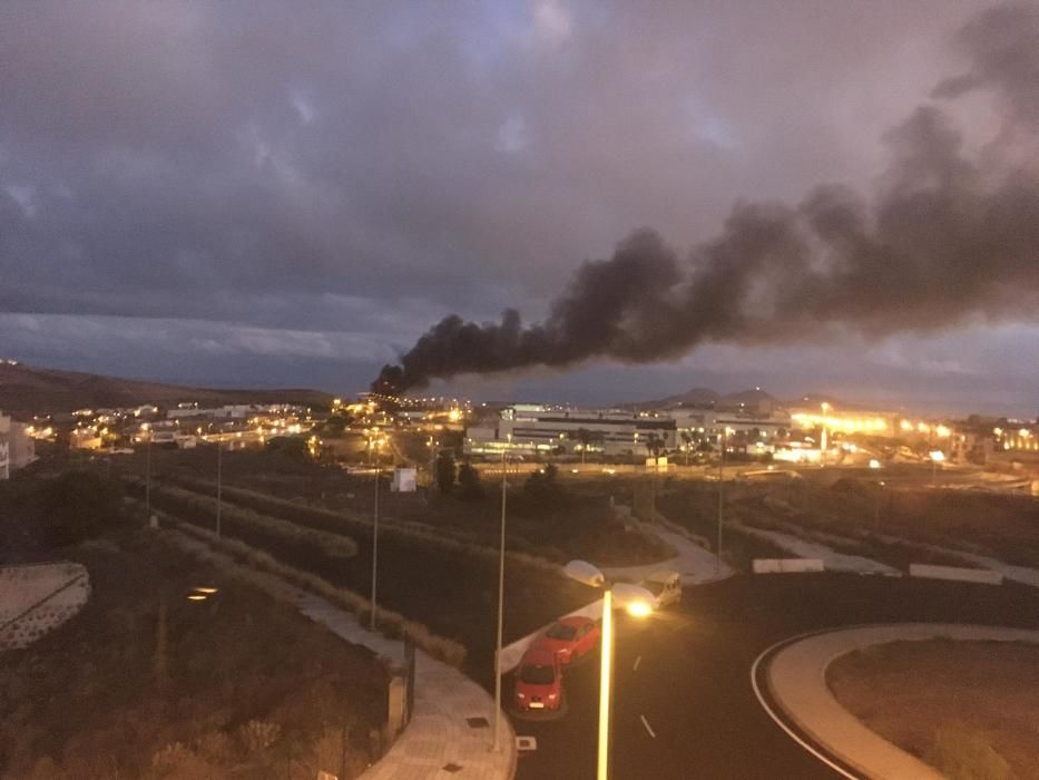 Incendio en el polígono industrial de Las Torres