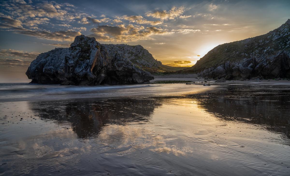 Atardecer en las Cuevas del Mar.