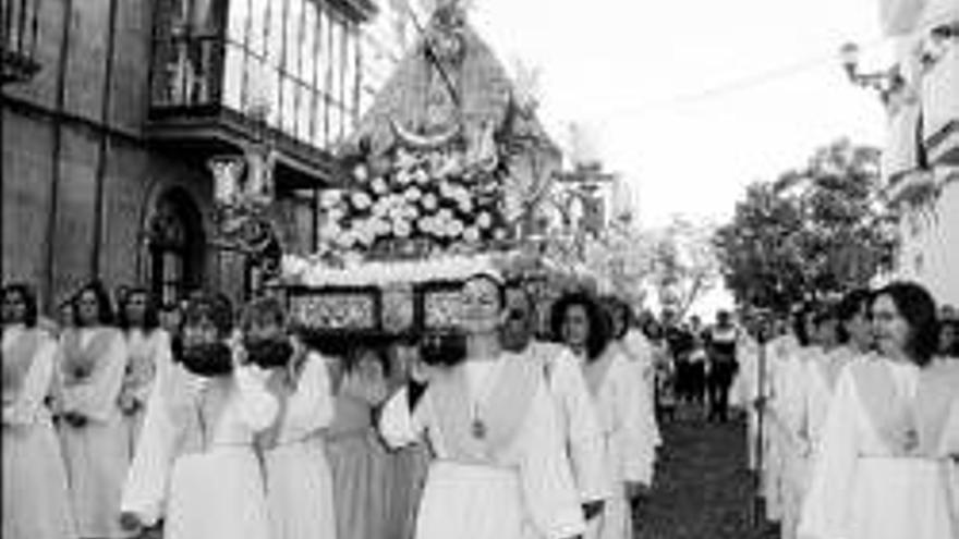 La lluvia da una tregua y la Virgen de Argeme se luce