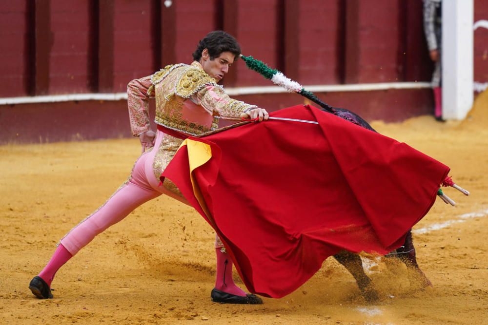 En la última cita taurina de esta feria en la plaza de toros de La Malagueta, se lidiaron toros de Gabriel Rojas. El cartel lo formaron Santana Claros, Juan Carlos Benítez y Miguel Aguilar.