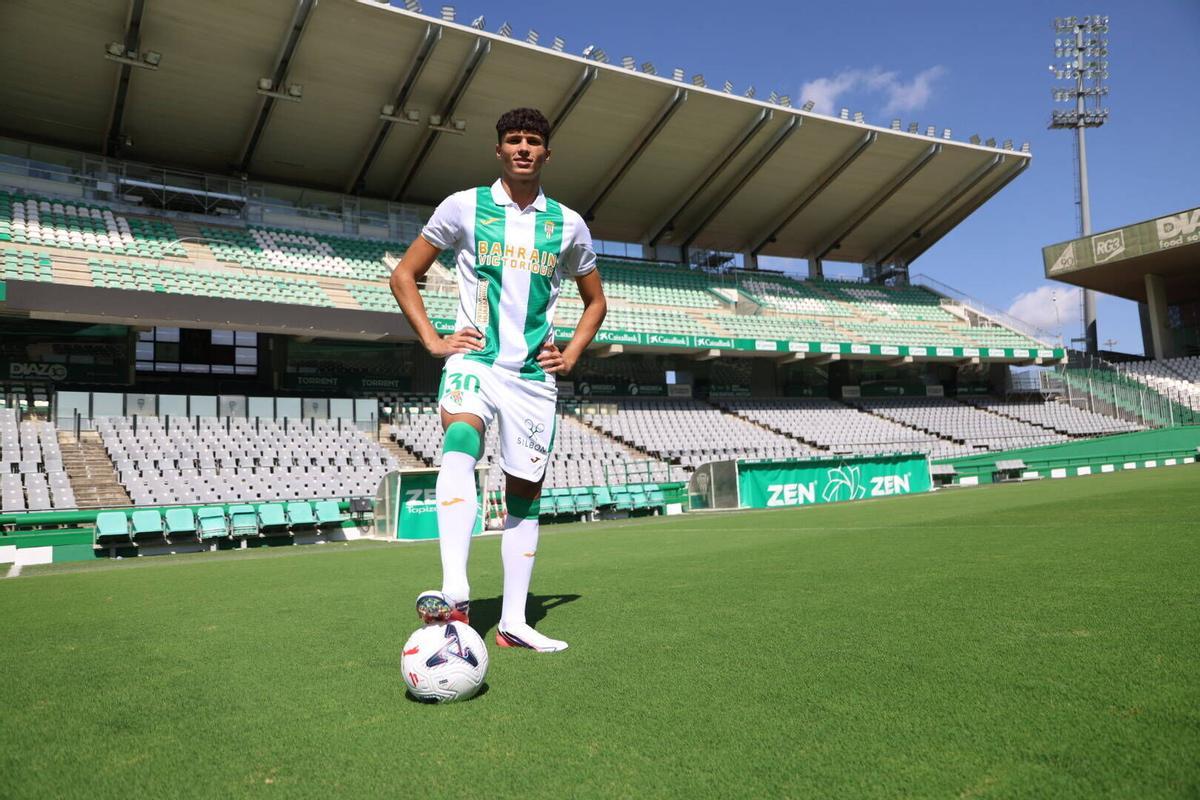 La presentación de Dani Budesca como nuevo jugador del Córdoba CF, en imágenes La presentación de Dani Budesca como nuevo jugador del Córdoba CF, en imágenes