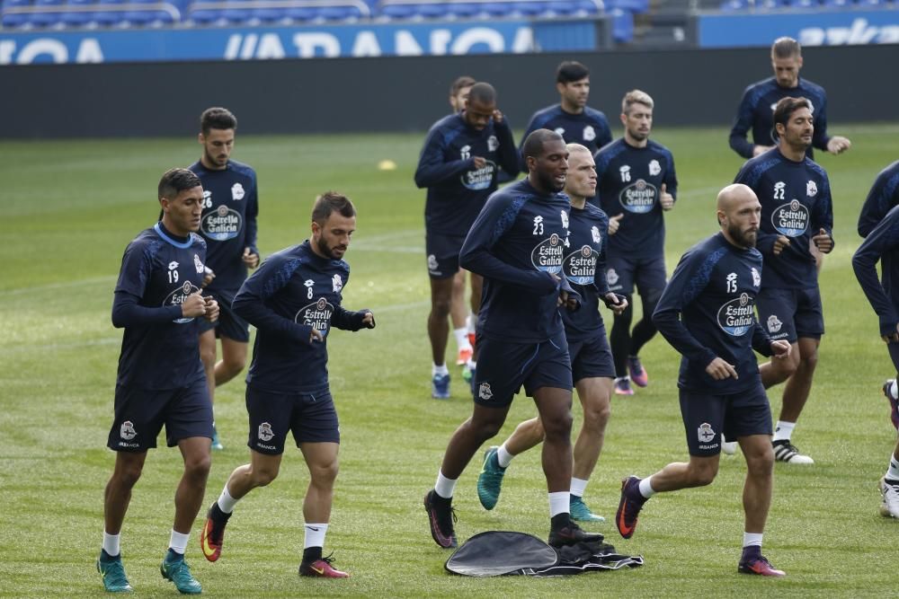 El Dépor prueba el césped de Riazor