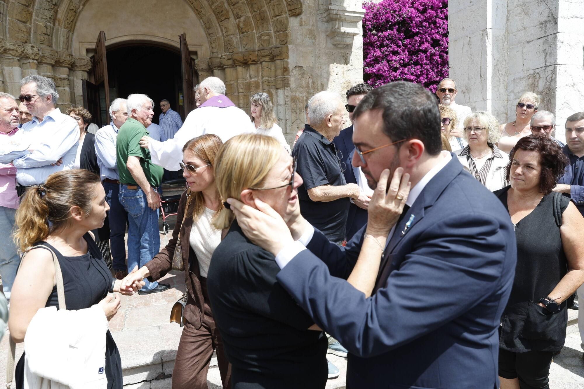 Las imágenes del funeral de Antonio Trevín en la basílica de Llanes.