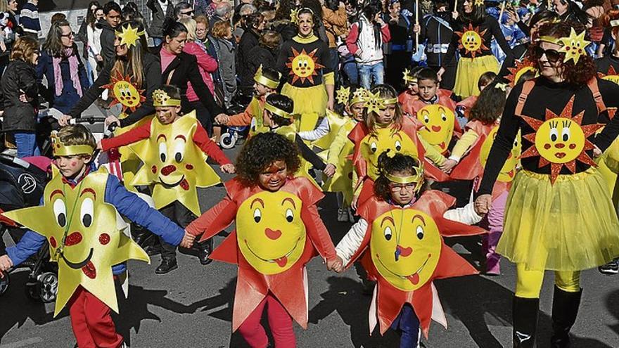 La tamborada y el desfile para niños, atractivos del Carnaval de Almendralejo