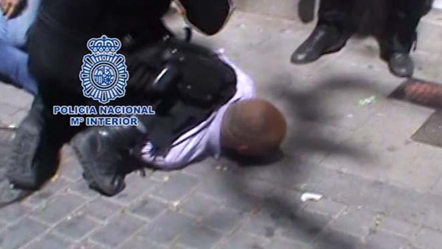 Así detiene la Policía a un peligroso atracador de bancos en Madrid