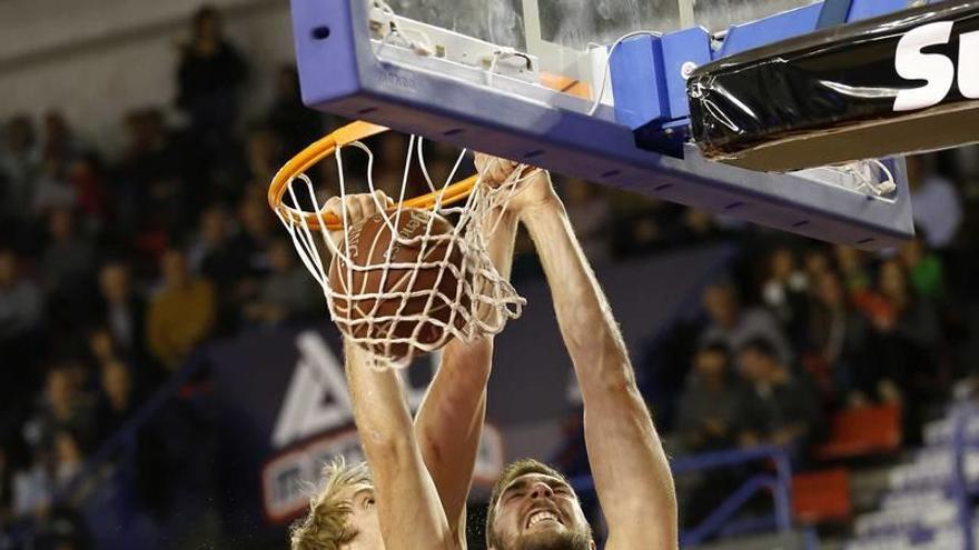 Dejan Musli y Henk Norel, durante un partido esta pasada temporada.