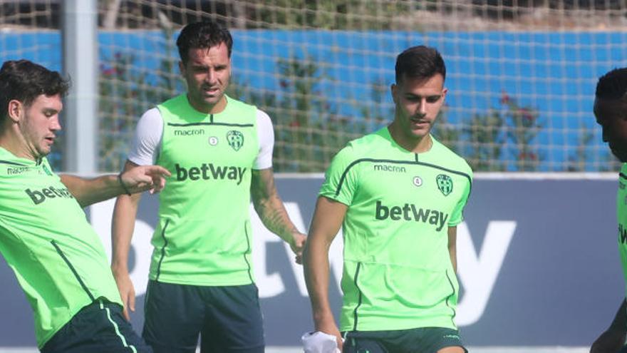 Vukcevic, en Buñol junto a Boateng, Toño y Róber Pier.