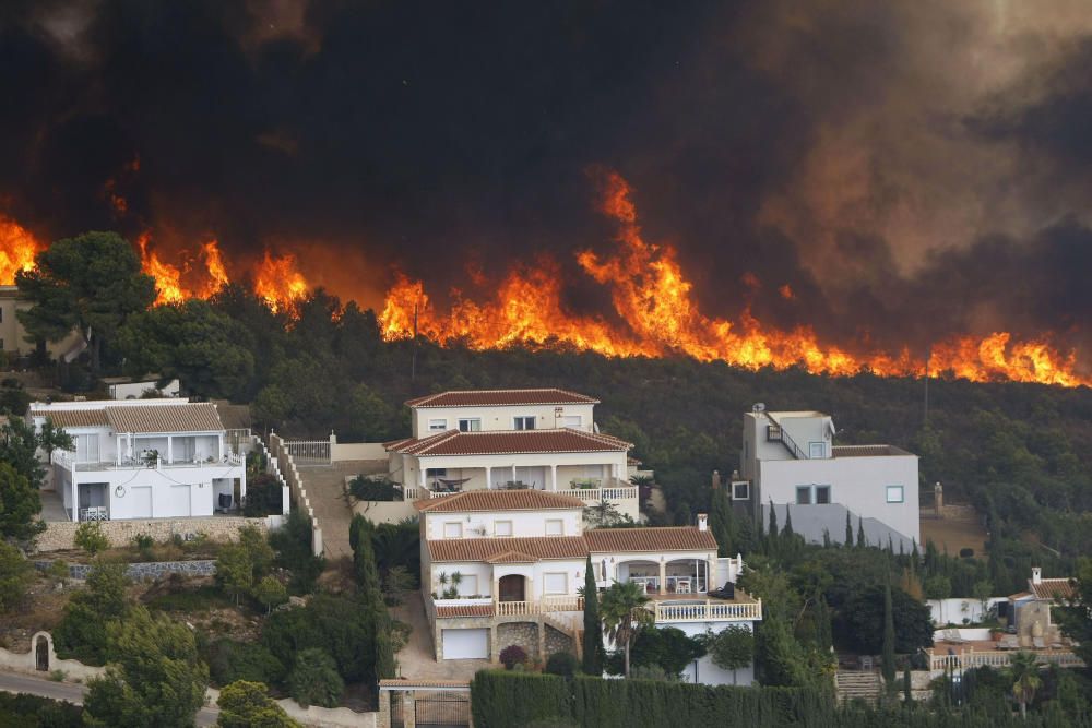 Incendio en Benitatxell y Xàbia